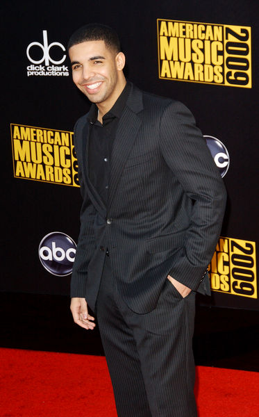 Drake<br>2009 American Music Awards - Arrivals