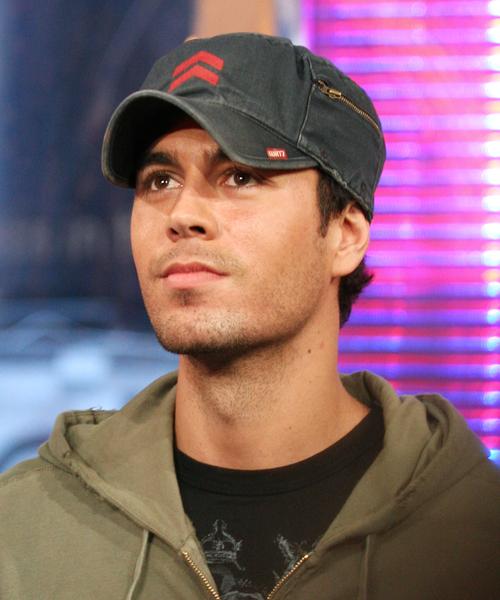 Enrique Iglesias<br>Enrique Iglesias Appears On MTV's Mi TRL to Promote His New CD Insomniac