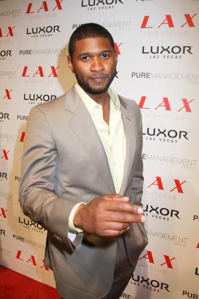 Usher<br>Usher Hosts an Evening at LAX Nightclub in Las Vegas - November 3, 2007