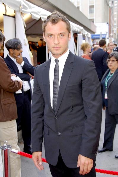 Jude Law<br>The 32nd Annual Toronto International Film Festival - 'Sleuth' Movie Premiere