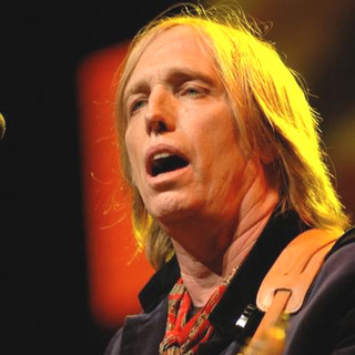 Tom Petty in Tom Petty Performs Live at the Tweeter Center Chicago 2005