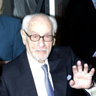 Eli Wallach in The Holiday New York Premiere - Arrivals
