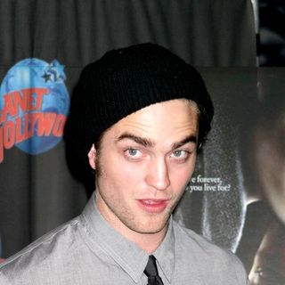 Robert Pattinson in Robert Pattinson Handprint Ceremony at Planet Hollywood Times Square on November 4, 2008
