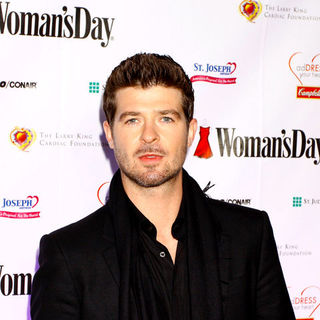 Robin Thicke in 6th Annual Woman's Day Red Dress Awards - Arrivals