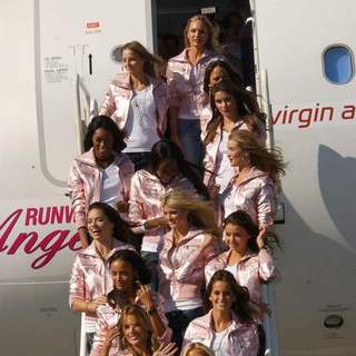 Izabel Goulart, Alessandra Ambrosio, Heidi Klum, Selita Ebanks in Victoria's Secret Fashion Show heads to Los Angeles on Virgin America