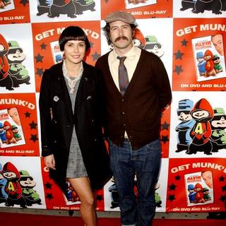 Jason Lee, Ceren Alkac in Alvin and the Chipmunks "Get Munk'd Tour 2008" and DVD Release - Arrivals