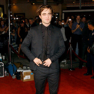 Robert Pattinson in "Twilight" Los Angeles Premiere - Arrivals
