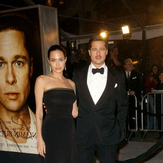 Angelina Jolie, Brad Pitt in "The Curious Case Of Benjamin Button" Los Angeles Premiere - Arrivals