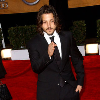 Diego Luna in 15th Annual Screen Actors Guild Awards - Arrivals