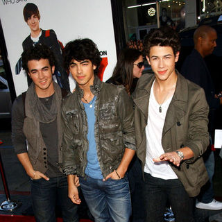 Jonas Brothers in "17 Again" Los Angeles Premiere - Arrivals