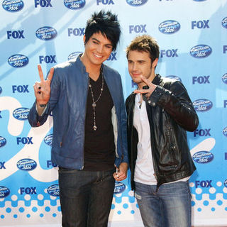 Adam Lambert, Kris Allen in 2009 American Idol Finale - Arrivals