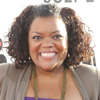 Yvette Nicole Brown in "The Ugly Truth" Los Angeles Premiere - Arrivals