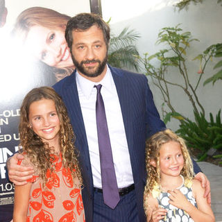 Judd Apatow, Maude Apatow, Iris Apatow in "Funny People" Los Angeles Premiere - Arrivals