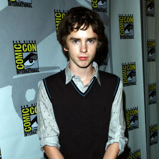 Freddie Highmore in 2009 Comic Con International - Day 1