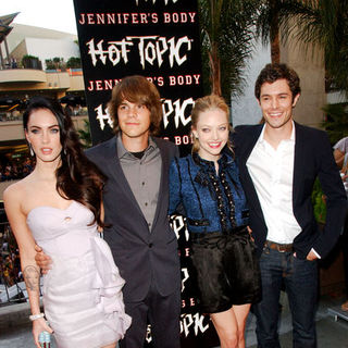 Megan Fox, Johnny Simmons, Amanda Seyfried, Adam Brody in "Jennifer's Body" Fan Event - Arrivals