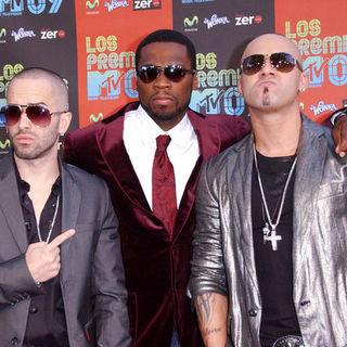 50 Cent, Wisin & Yandel in 2009 MTV Latin VMAs - Arrivals