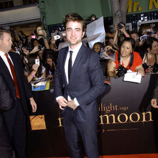 Robert Pattinson in "The Twilight Saga's New Moon" Los Angeles Premiere- Arrivals