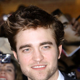 Robert Pattinson in "The Twilight Saga's New Moon" Los Angeles Premiere- Arrivals