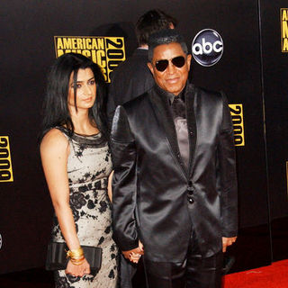 Jermaine Jackson, Halima Rashid in 2009 American Music Awards - Arrivals