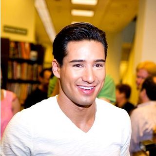 Mario Lopez Signs Copies of "Mario Lopez's Knockout Workout" at Barnes & Noble in Los Angeles