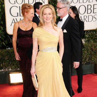 Laura Linney in 66th Annual Golden Globes - Arrivals