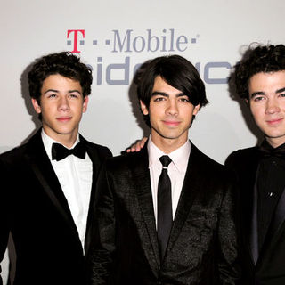 Jonas Brothers in 51st Annual GRAMMY Awards - Salute to Icons: Clive Davis - Arrivals