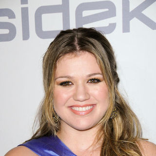 Kelly Clarkson in 51st Annual GRAMMY Awards - Salute to Icons: Clive Davis - Arrivals