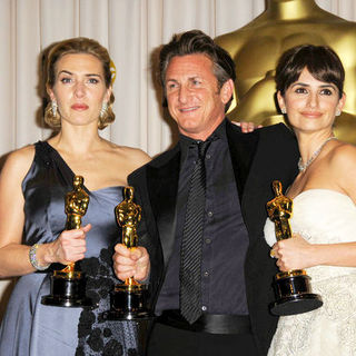 Kate Winslet, Sean Penn, Penelope Cruz in 81st Annual Academy Awards - Press Room