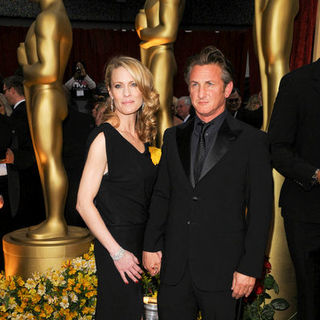 Sean Penn, Robin Wright Penn in 81st Annual Academy Awards - Arrivals