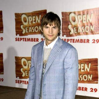 Ashton Kutcher in Open Season Los Angeles Premiere - Red Carpet