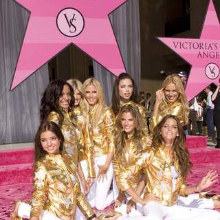 Heidi Klum, Karolina Kurkova, Alessandra Ambrosio, Adriana Lima in Victoria's Secret Angles Receive Award of Excellence from Honorary Mayor of Hollywood