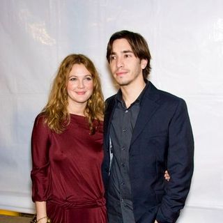 Drew Barrymore, Justin Long in "Vince Vaughn's Wild West Comedy Show" Los Angeles Premiere