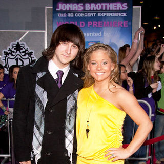 Mitchel Musso, Shawn Johnson in "Jonas Brothers: The 3D Concert Experience" World Premiere - Arrivals