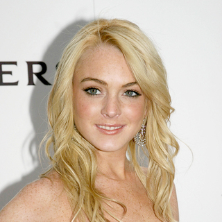 Lindsay Lohan in De Beers LV Celebrates The Entry to The U.S. with The Grand Opening of its First De Beers Store