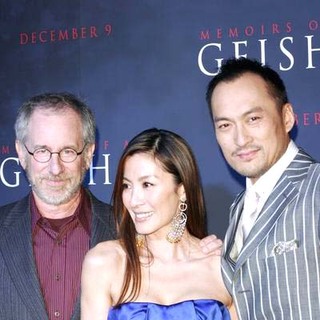 Steven Spielberg, Ken Watanabe, Michelle Yeoh in Premiere of Memoirs of a Geisha