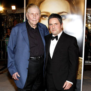 Sumner Redstone, Brad Grey in "The Curious Case Of Benjamin Button" Los Angeles Premiere - Arrivals