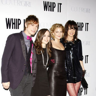 Landon Pigg, Drew Barrymore, Ellen Page, Juliette Lewis in "Whip It!" Los Angeles Premiere - Arrivals
