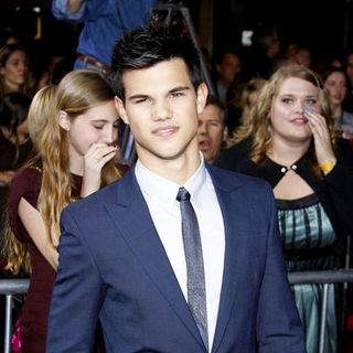 Taylor Lautner in "The Twilight Saga's New Moon" Los Angeles Premiere- Arrivals