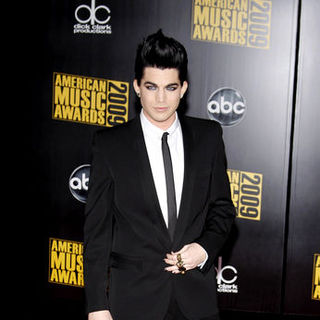 Adam Lambert in 2009 American Music Awards - Arrivals