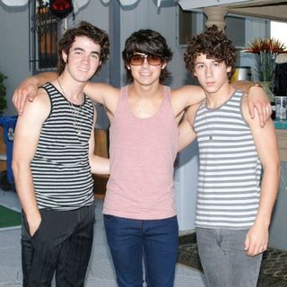 Jonas Brothers in San Diego County Fair - Jonas Brothers BackStage - June 30, 2007