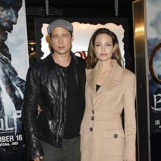 Angelina Jolie, Brad Pitt in "Beowulf" Los Angeles Premiere - Arrivals