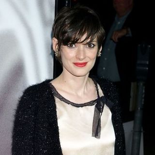 Winona Ryder in "Milk" Hollywood Premiere - Arrivals