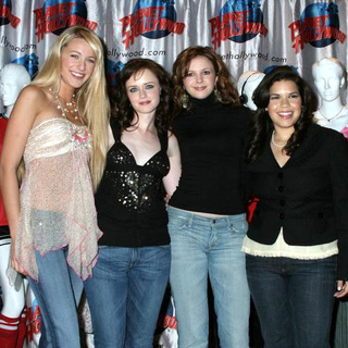 Blake Lively, America Ferrera, Alexis Bledel, Amber Tamblyn in Cast of Sisterhood of the Travelling Pants Donates Memorabilia to Planet Hollywood