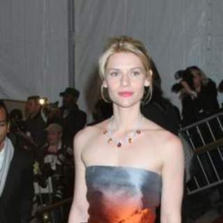 Claire Danes in Poiret, King of Fashion - Costume Institute Gala at The Metropolitan Museum of Art - Arrivals