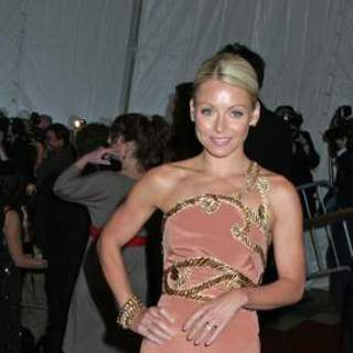 Kelly Ripa in Poiret, King of Fashion - Costume Institute Gala at The Metropolitan Museum of Art - Arrivals