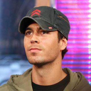 Enrique Iglesias Appears On MTV's Mi TRL to Promote His New CD Insomniac
