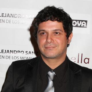 Alejandro Sanz in People En Espanol and the Smithsonian Latino Center
