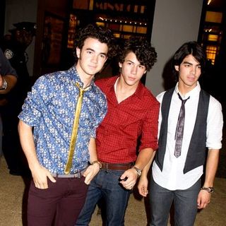 Jonas Brothers in MTV's TRL Taping - August 12, 2008 - Departures