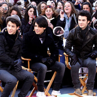 Jonas Brothers in The CBS Early Show - February 14, 2009 - Show