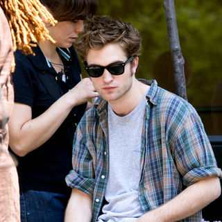 Robert Pattinson in "Remember Me" Movie Filming on Location in New York on June 15, 2009
